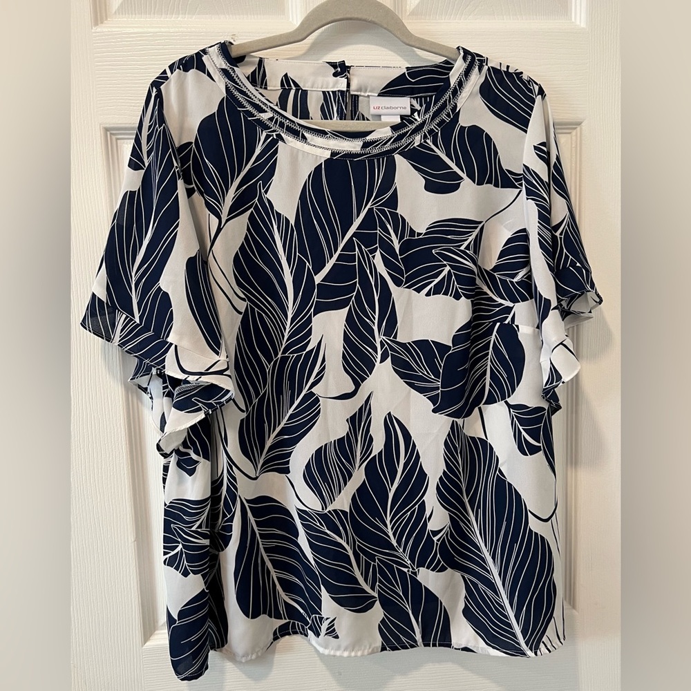Liz Clairborne Women 1X Pullover Top Short Sleeve  Tropical Print Navy White